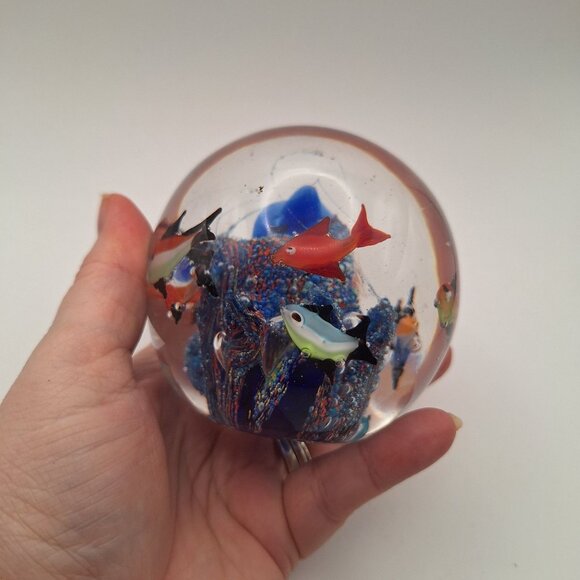 VINTAGE MURANO-STYLE ART GLASS FISH AQUARIUM ROUND PAPERWEIGHT LARGE VIBRANT - Picture 9 of 16